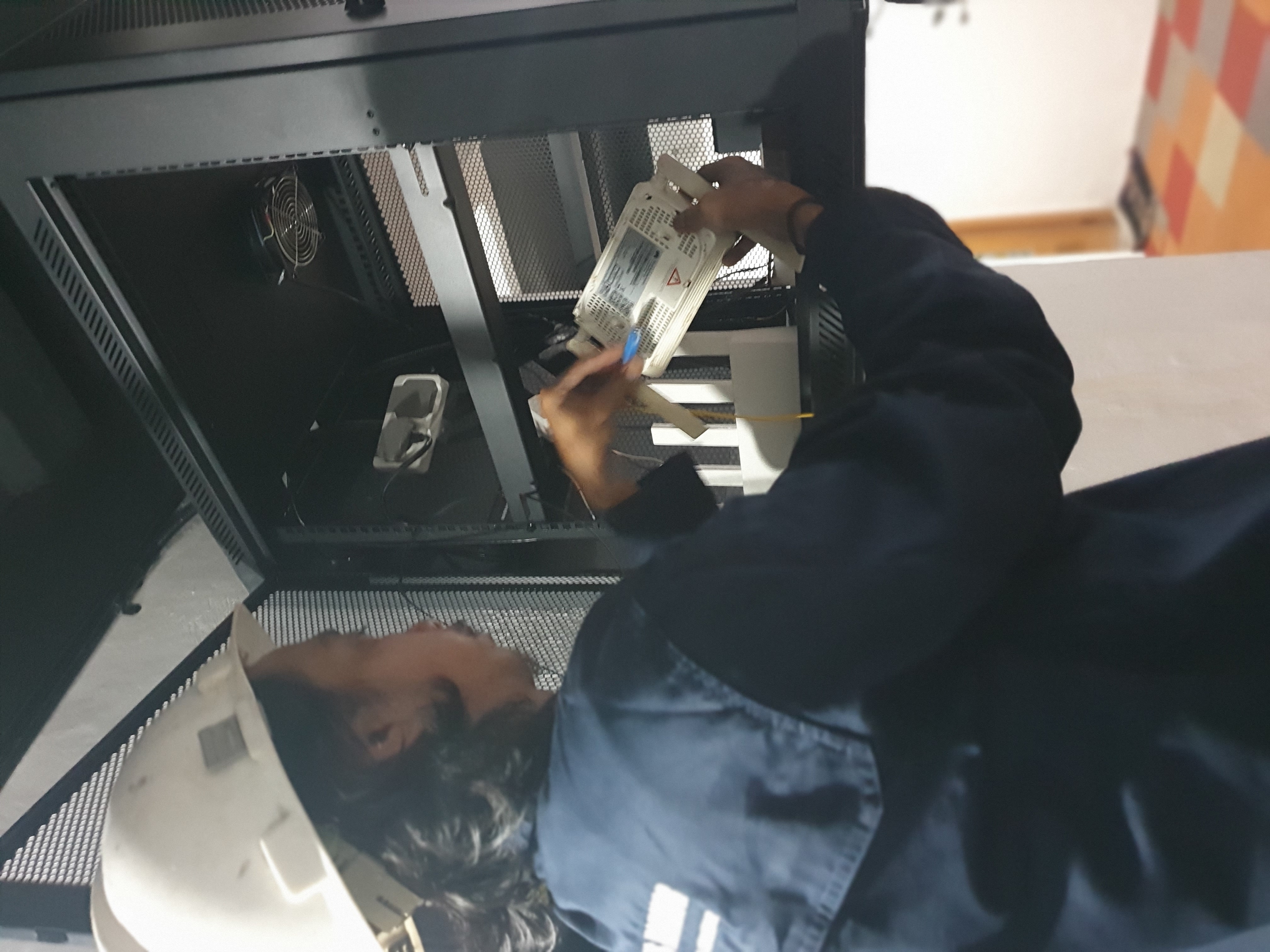 Teknisi NareswariNet setting ONT fiber optik Bekasi